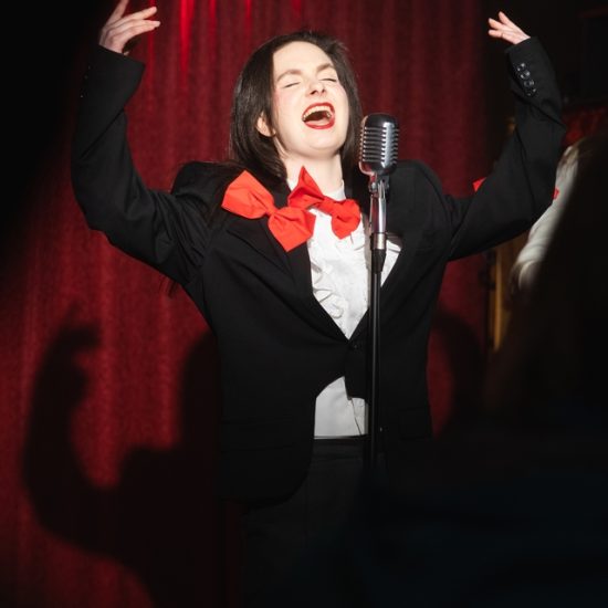 m_The-Show-of-Our-Lives-Lady-of-Magic-Nicky-de-Jong-1 (1)